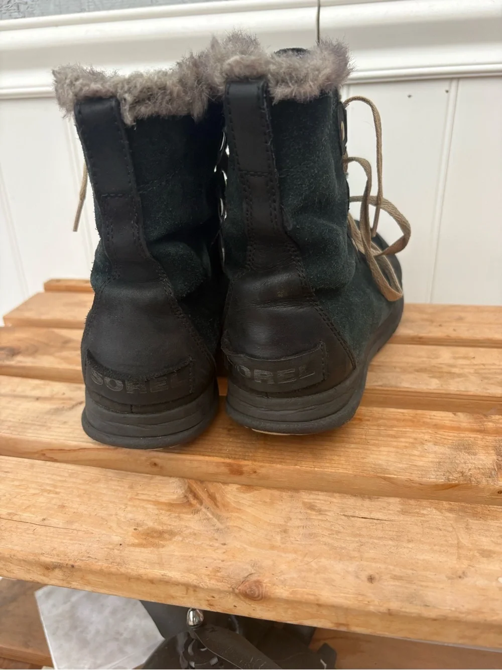 Sorel Dark Green Suede Lace-Up Winter Boots with Faux-Fur Collar